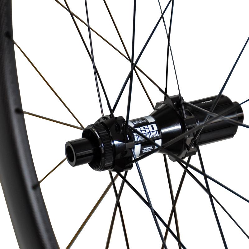 25mm wide 50mm deep tubeless wheel